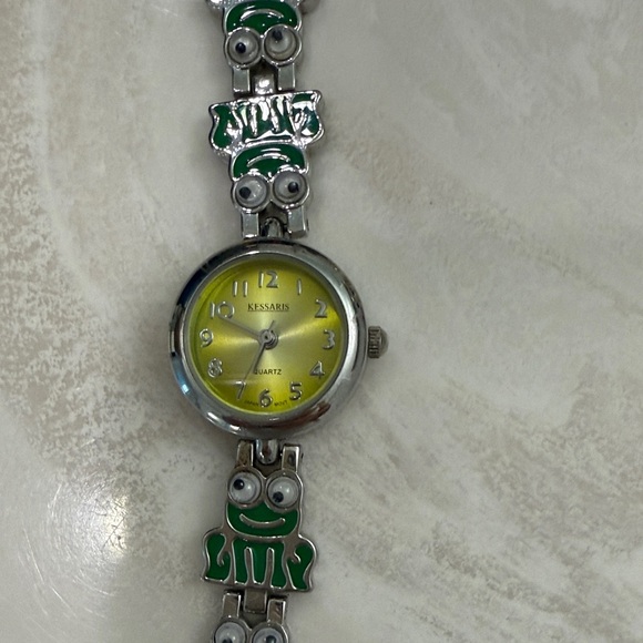 Silver and Green Google Eyes Frog Link Watch - Picture 2 of 4